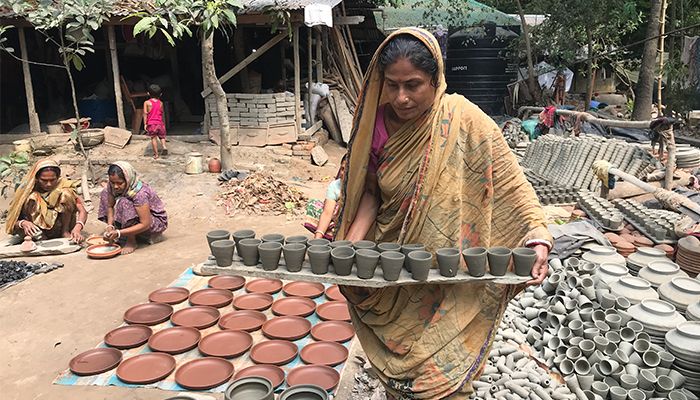 হারিয়ে যাচ্ছে ঐতিহ্যবাহী মৃৎশিল্প