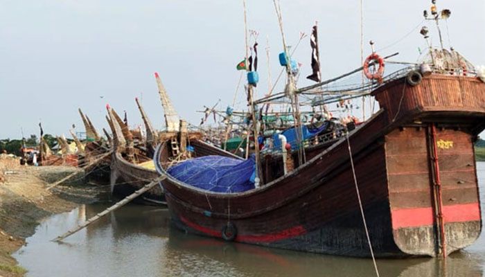 আজ থেকে সমুদ্রে মাছ ধরায় ৫৮ দিনের নিষেধাজ্ঞা