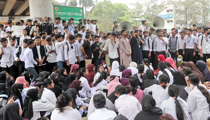 পলিটেকনিক শিক্ষার্থীদের আন্দোলন সাময়িক স্থগিত