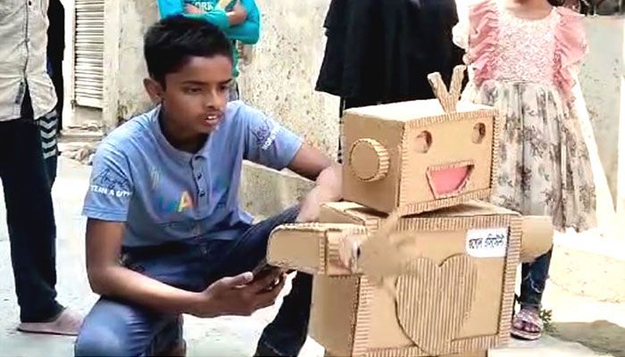 খুদে বিজ্ঞানীর গল্প বলা রোবট