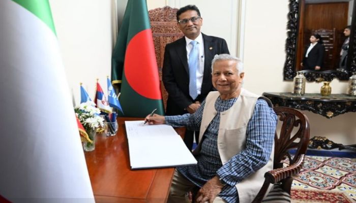 রোমে অবস্থিত বাংলাদেশ হাউস পরিদর্শন করলেন প্রধান উপদেষ্টা