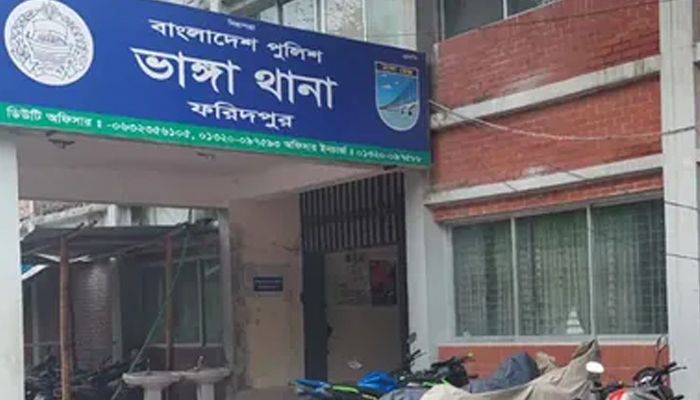 ভাঙ্গায় বিরোধকে কেন্দ্র করে ভাবির দাঁত ফেলে দিল পুলিশ সদস্য