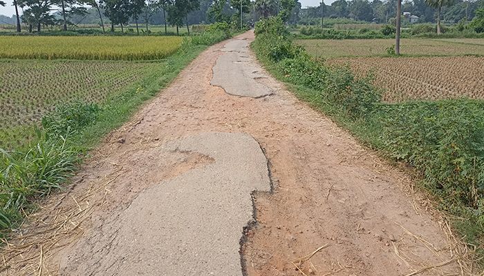 বুড়িচংয়ের কোরপাই-মনঘাটা-আবিদপুর সড়ক বেহাল