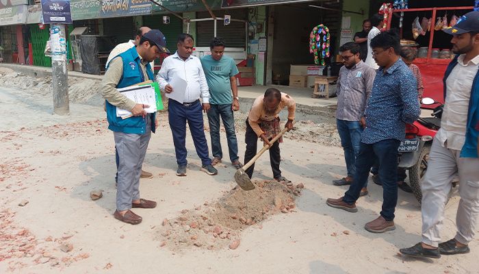 অভিযানে নানা অনিয়মের প্রমাণ পেল দুদকের টিম
