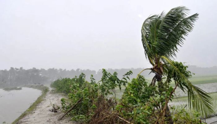 দুপুরের মধ্যে যেসব অঞ্চলে ৬০ কিলোমিটার বেগে ঝড়ের আভাস