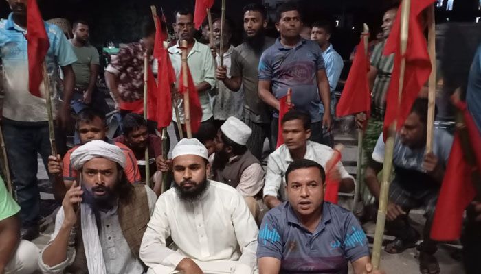 নেত্রকোণা খেলাফত শ্রমিক আন্দোলনের সভাপতি গ্রেপ্তার, মুক্তির দাবিতে থানা ঘেরাও