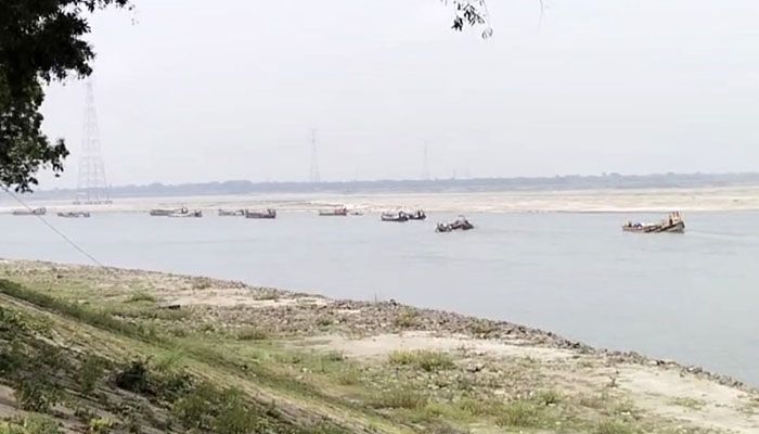 পদ্মার বালুমহাল দখল নিয়ে সংঘর্ষ, গুলিবিদ্ধ ৭