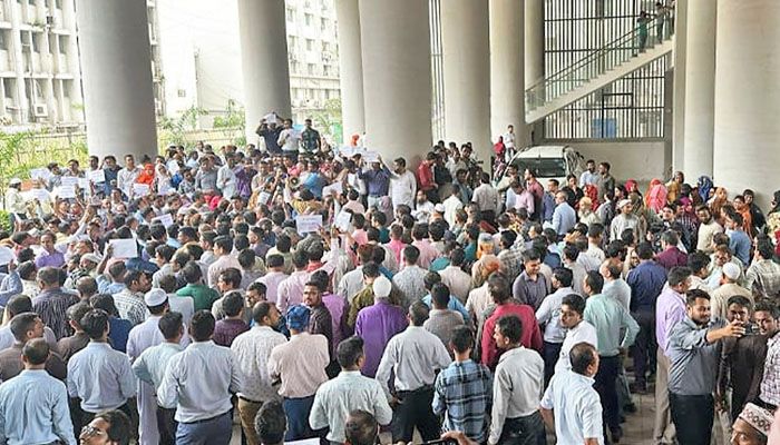 সচিবালয়ে কালও বিক্ষোভ, সারা দেশে কর্মসূচি পালনের আহ্বান