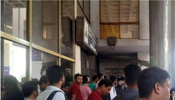 কারওয়ান বাজারে লিফট ছিঁড়ে ১১ জন আহত