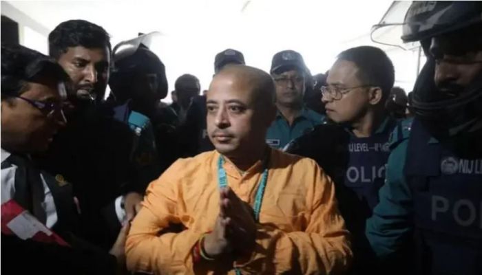 আরেকটি নাশকতা মামলায় জেলগেটে চিন্ময় দাসকে জিজ্ঞাসাবাদের নির্দেশ