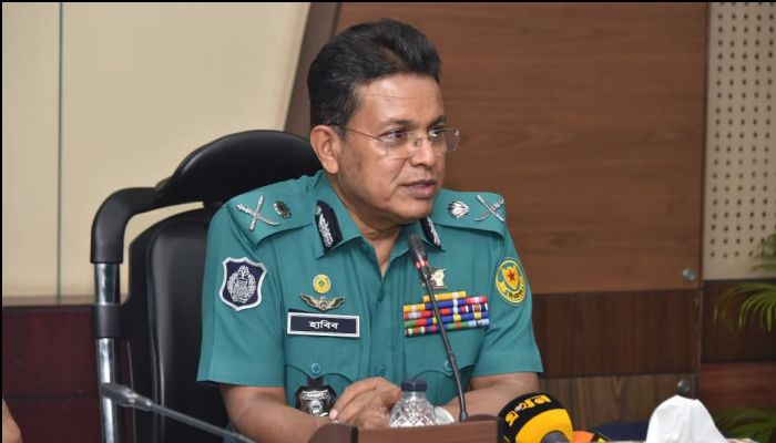 সাবেক ডিএমপি কমিশনারের বিরুদ্ধে গ্রেপ্তারি পরোয়ানা