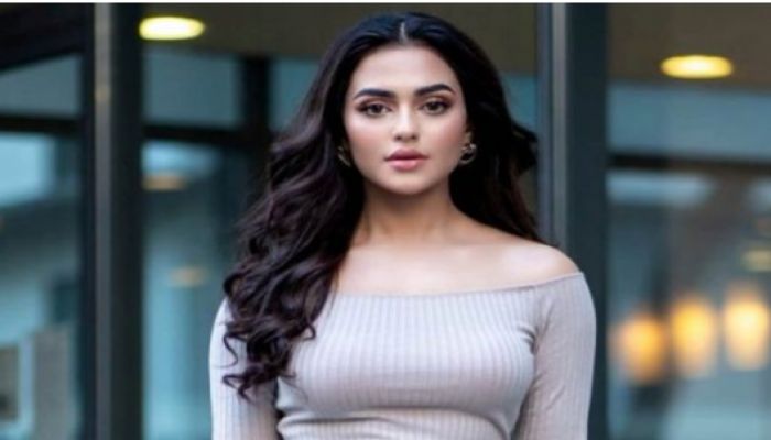 নুসরাত ফারিয়াকে নেওয়া হচ্ছে ডিবি কার্যালয়ে