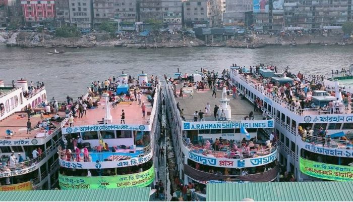 ঢাকা থেকে ৩ রুটে নৌযান চলাচল বন্ধ ঘোষণা
