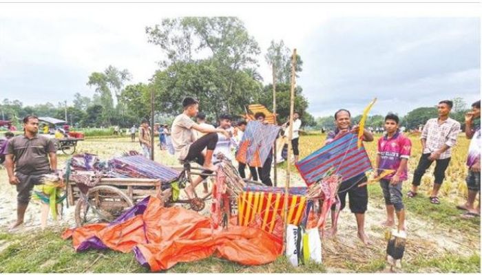 দাঁড়িয়াল নিশানের মেলায় ঘুড়ির বাহারে মুগ্ধতা