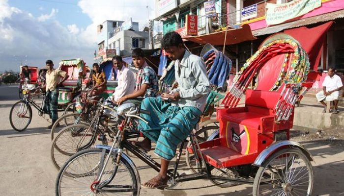 বন্ধ হচ্ছে ব্যাটারি চালিত রিকশার উৎপাদন ওয়ার্কশপ-চার্জিং পয়েন্ট