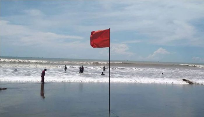 বঙ্গোপসাগরে লঘুচাপ বাড়ায় মোংলায় ৩ নম্বর সংকেত 