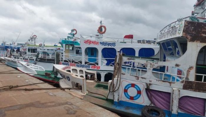 বরিশালের অভ্যন্তরীণ রুটে লঞ্চ চলাচলে নিষেধাজ্ঞা