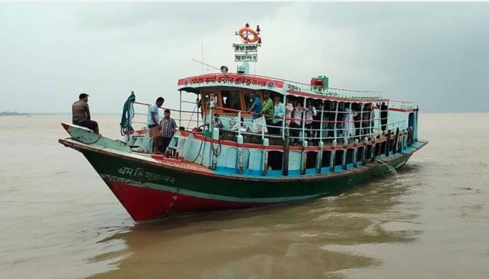 ৪৬ ঘণ্টা পর দৌলতদিয়া-পাটুরিয়া নৌরুটে লঞ্চ চলাচল শুরু