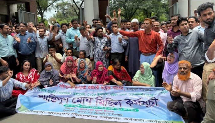 অধ্যাদেশ প্রত্যাহার ব্যতিত কাজে না ফেরার হুশিয়ারী কর্মচারী সংযুক্ত পরিষদের