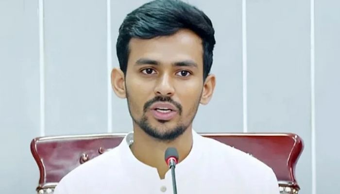 ব্যাগ থেকে গুলি উদ্ধার, যে ব্যাখ্যা দিলেন উপদেষ্টা আসিফ