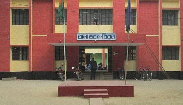 দিনাজপুরে অস্ত্রের মুখে ব্যবসায়ীর ৩৪ লাখ টাকা ছিনতাই