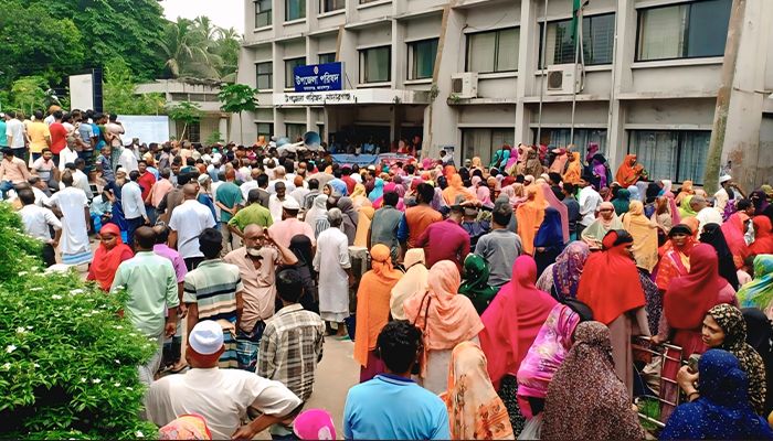 আন্দোলনে অচল মাদারগঞ্জ উপজেলা পরিষদ, তালাবদ্ধ দপ্তর