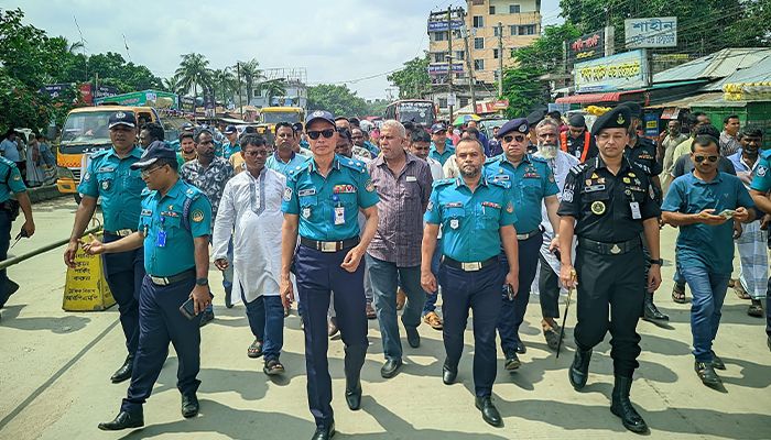 ঈদযাত্রা নিরাপদ করতে রংপুরে র‌্যাব-পুলিশের সাব-কন্ট্রোল রুমের উদ্বোধন