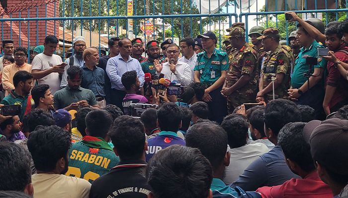 কারমাইকেল কলেজের কমপ্লিট শাটডাউন প্রত্যাহার করল শিক্ষার্থীরা