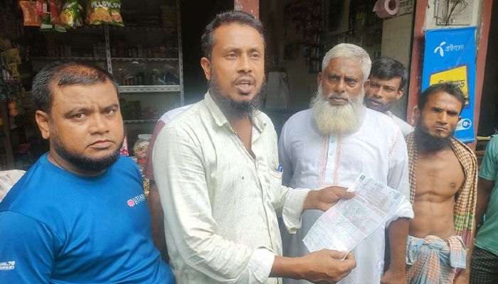 মাসের ১১ দিনে বিদ্যুৎ বিল গ্রাহকদের তোপের মুখে পল্লী বিদ্যুৎ কর্মচারী