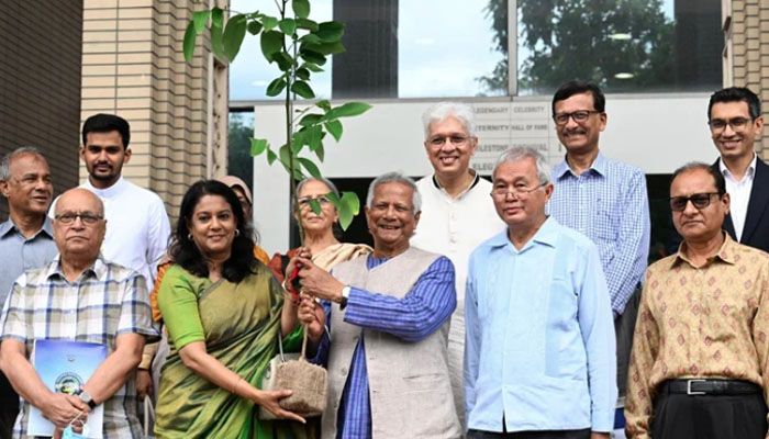 পরিবেশ সুরক্ষায় প্লাস্টিক বর্জনের আহ্বান প্রধান উপদেষ্টার