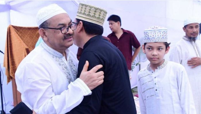 রাজারবাগে ঈদের নামাজ আদায় করলেন ডিএমপি কমিশনার