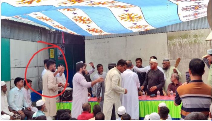 সিরাজগঞ্জে জামায়াতের কর্মীসভায় ছাত্রলীগ নেতা, ছবি ভাইরাল