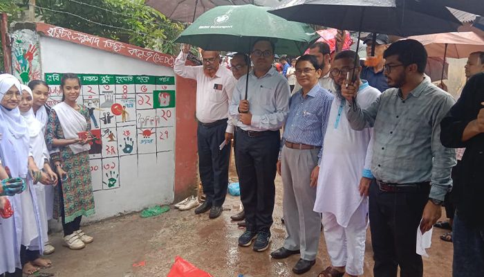 বুড়িচংয়ে শহীদদের স্মরণে গ্রাফিতি প্রতিযোগিতা 