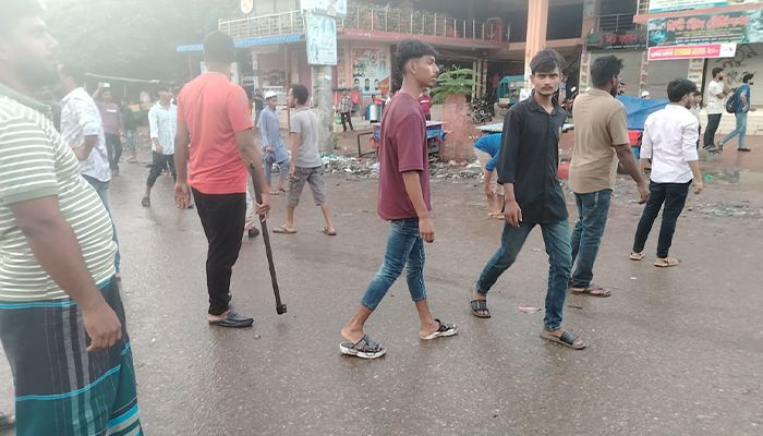 উপদেষ্টা আসিফের অনুসারীদের সঙ্গে বিএনপির নেতাকর্মীদের সংঘর্ষ, আহত ৩৫