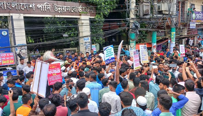 প্রজন্মভিত্তিক টেকসই বাঁধ নির্মাণ ৮ দাবিতে ফেনী পানি উন্নয়ন বোর্ড অভিমুখে ‘পদযাত্রা’