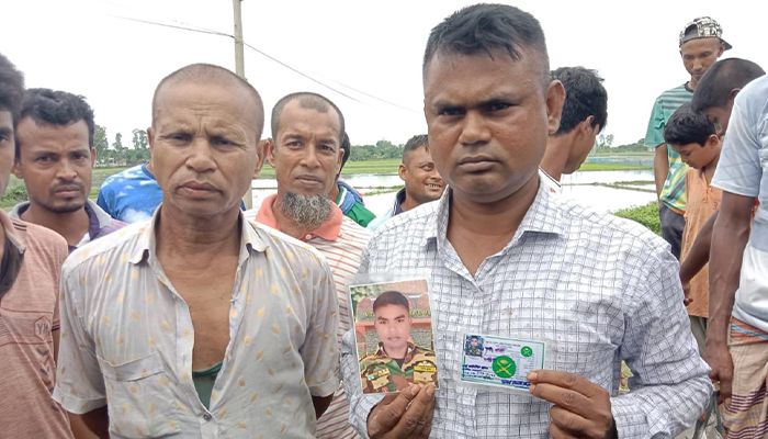 সেনা পরিচয়ে প্রতারণা, গণপিটুনির পর পুলিশে সোপর্দ 