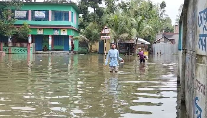 লালমনিরহাটে তিস্তায় পানি বেড়ে প্লাবিত নিম্নাঞ্চল 