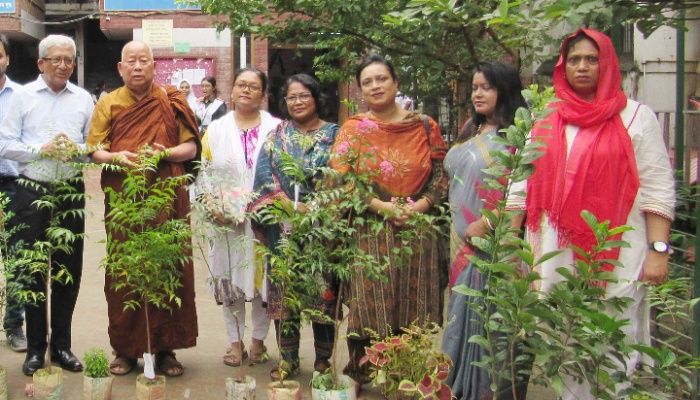 পরিবেশ রক্ষায় বনফুল আদিবাসী গ্রিনহার্ট কলেজ