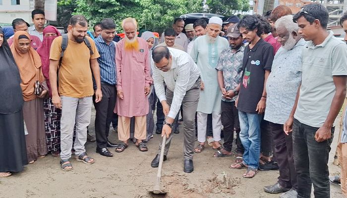 নওগাঁয় জুলাই স্মৃতিস্তম্ভ নির্মাণকাজের উদ্বোধন
