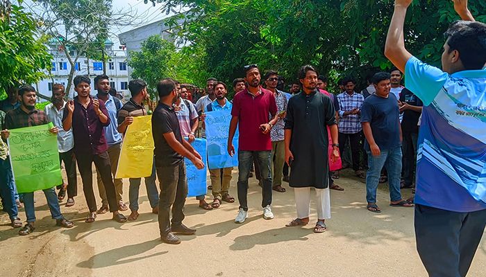 ফিটনেসবিহীন বাস অপসারণে শিক্ষার্থীদের ৫ দফা দাবি