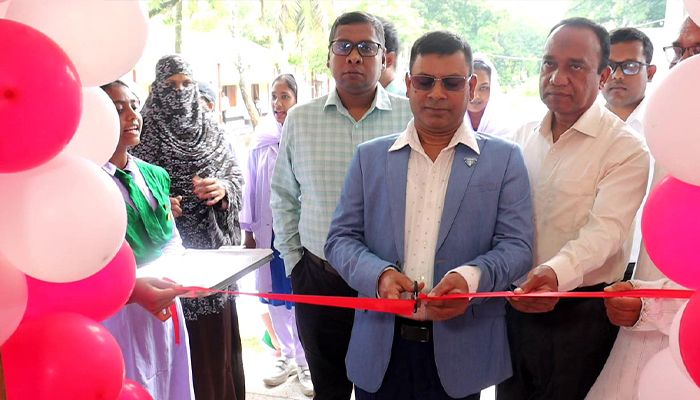 রংপুরে বিদ্যালয়ে সততা স্টোর উদ্বোধন করলেন দুদক মহাপরিচালক