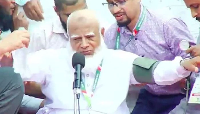 অসুস্থ হয়ে মঞ্চে পড়ে গেলেন জামায়াত আমির