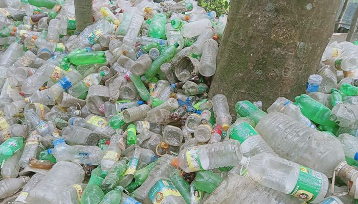 বিষখালী পাড়ে প্লাষ্টিক পলিথিনের ছোবল 