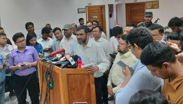 নির্বাচনে ইভিএম নয়, পোস্টাল ব্যালটে প্রবাসী ভোট: ইসি সানাউল্লাহ
