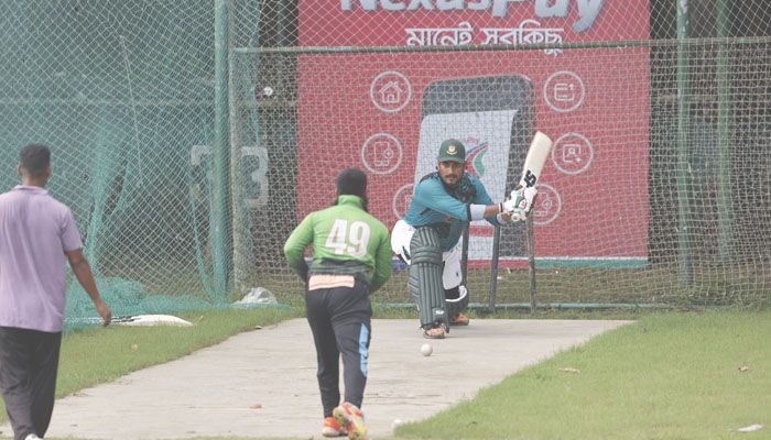 মিরপুরে একাই ঘাম ঝরালেন নাঈম