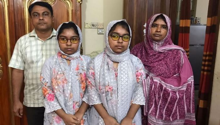 দৃষ্টি প্রতিবন্ধি যমজ বোনের জিপিএ-৫ অর্জন