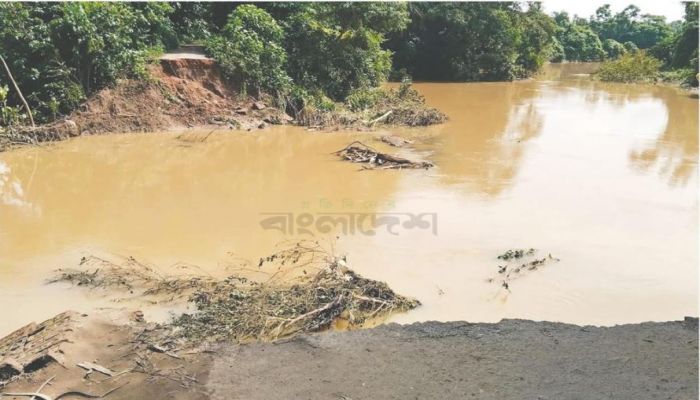 প্রতিবছরই চলে ভাঙন আর মেরামতের খেলা