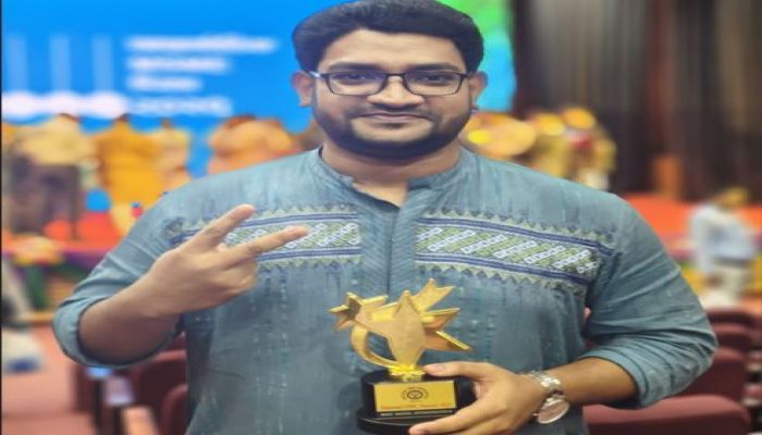 এসএমই অ্যাওয়ার্ড পেলেন ‘লিড ন্যাশন অ্যাকাডেমি’র মীর হাসিব মাহমুদ