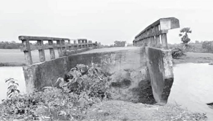 বছর গড়িয়েও বেহাল সড়ক ও সেতুর সংস্কার হয়নি