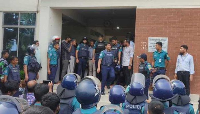 ৫ ঘণ্টা পর মুক্ত হলেন দুই উপদেষ্টা